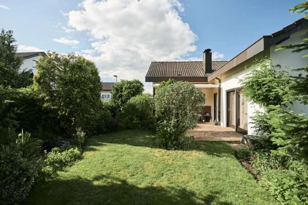 Immobilie in Hattenhofen - RUHIG UND NATURNAH WOHNEN
großzügiges Ein- bis Zweifamilienhaus mit Ausbaureserve in Ortsrandlage - Bild 3