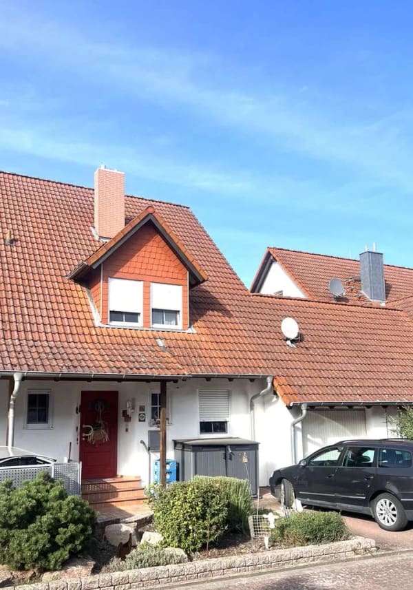 Immobilie in Großostheim - * SEIT 1992 IMMO-ZAHN * Sonnige DHH in Großostheim* mit kl. Garten & Garage - VERMIETET ! - Bild 0