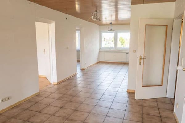 Immobilie in Leinfelden-Echterdingen - Helle und großzügige
3,5 Zi.Wohnung mit Balkon, Garage und Stellplatz - Bild 1