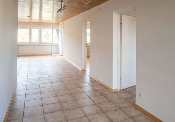Immobilie in Leinfelden-Echterdingen - Helle und großzügige
3,5 Zi.Wohnung mit Balkon, Garage und Stellplatz - Bild 2
