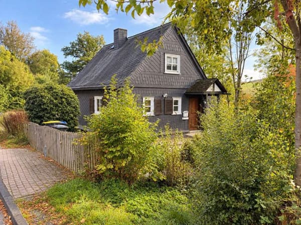 Immobilie in Bad Berleburg - Kleines Einfamilienhaus mit Charme! - Bild 0