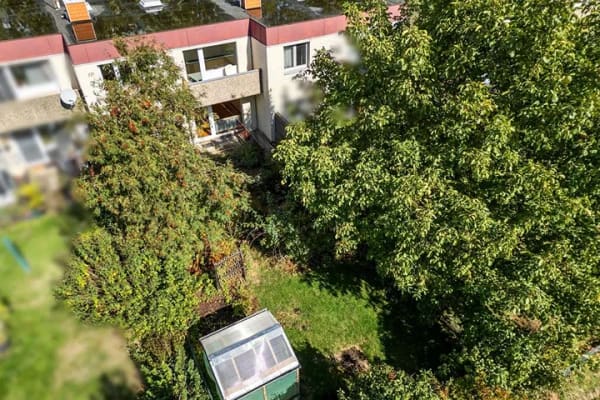 Immobilie in Ronnenberg - Feldrandlage in Empelde: Reihenmittelhaus mit Garten und Balkon - Bild 1