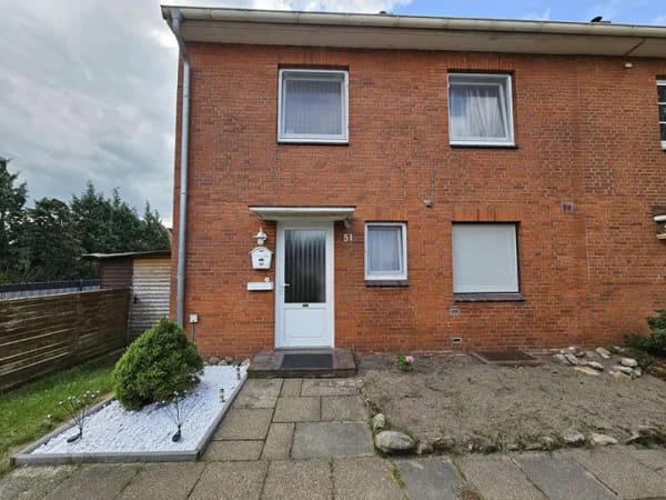 Immobilie in Eggebek - Charmantes Reihenendhaus mit großem Grundstück und Gestaltungspotenzial in Eggebek - Bild 1