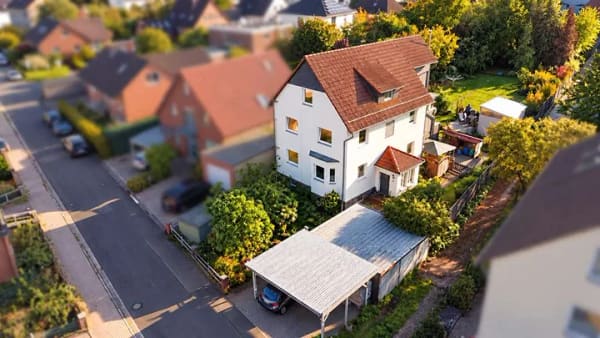 Immobilie in Barsinghausen - Mehrgenerationenhaus oder Kapitalanlage! 3 Wohnungen plus Einliegerwohnung, zentral gelegen - Bild 0