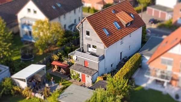 Immobilie in Barsinghausen - Mehrgenerationenhaus oder Kapitalanlage! 3 Wohnungen plus Einliegerwohnung, zentral gelegen - Bild 1