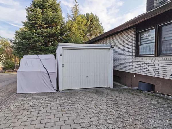 Immobilie in Tiefenbronn - Großzügiger Bungalow mit Einliegerwohnung, Wärmepumpe, PV & Traumgarten - Bild 3