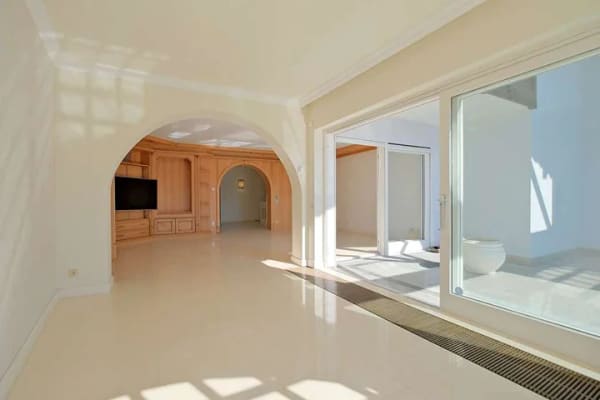 Immobilie in Grünwald - Gepflegtes Haus im Haus mit uneinsehbarem Gartenanteil - Bild 2