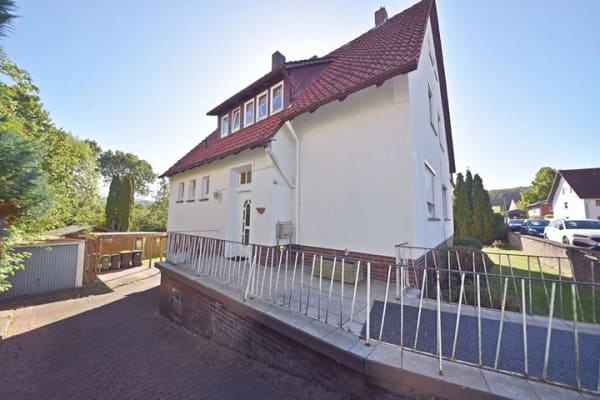 Immobilie in Ahnsen - Attraktive Kapitalanlage in Ahnsen – vollvermietetes, saniertes Dreifamilienhaus - Bild 2