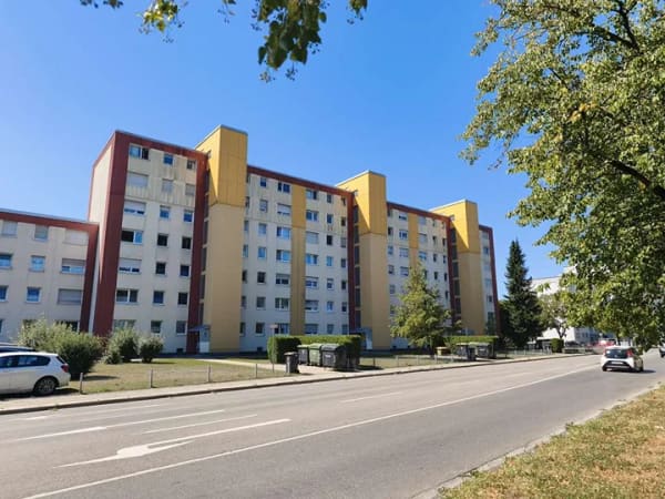 Immobilie in Königsbrunn - 3 Zi.-Whg mit Alpenblick (renovierungsbed.) - toller Grundriss - gepflegtes Gebäude - Bild 0