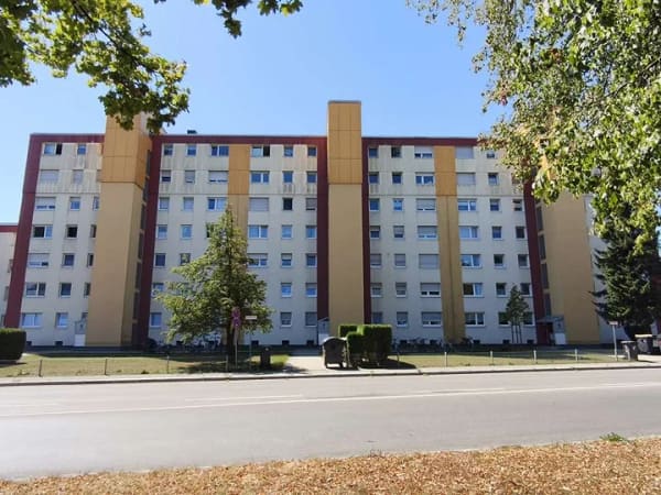 Immobilie in Königsbrunn - 3 Zi.-Whg mit Alpenblick (renovierungsbed.) - toller Grundriss - gepflegtes Gebäude - Bild 1