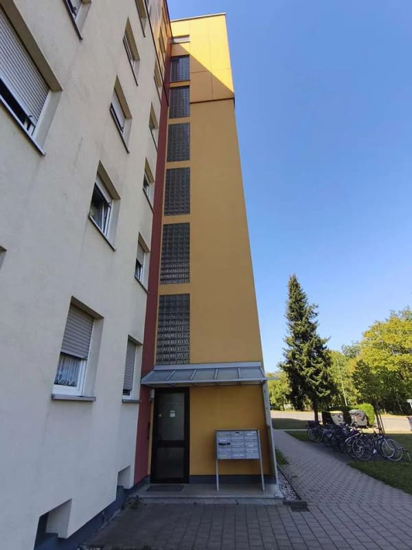 Immobilie in Königsbrunn - 3 Zi.-Whg mit Alpenblick (renovierungsbed.) - toller Grundriss - gepflegtes Gebäude - Bild 2