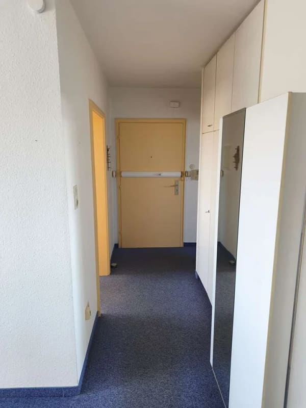 Immobilie in Königsbrunn - 3 Zi.-Whg mit Alpenblick (renovierungsbed.) - toller Grundriss - gepflegtes Gebäude - Bild 4