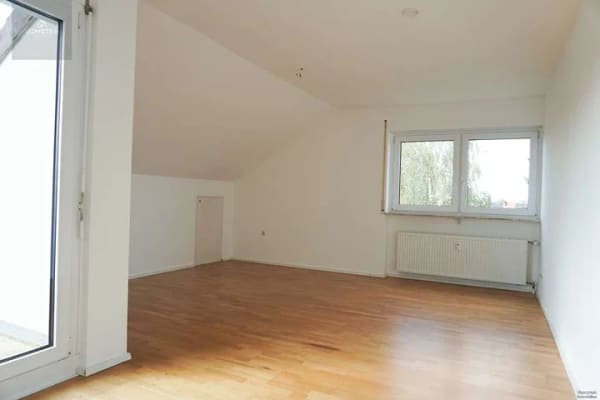 Immobilie in Neuenburg am Rhein - Bezugsfrei: helle, gemütliche 2-Zimmer-DG-Wohnung in Steinenstadt - Bild 1