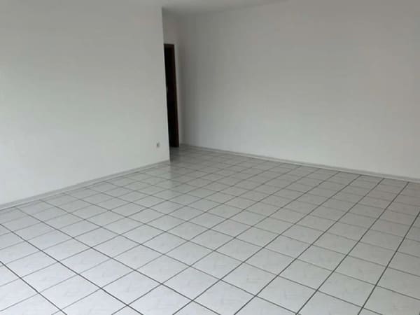 Immobilie in Bodenheim - Lichtdurchflutete 4 Zi-Wohnung mit Sonnenbalkon u. 2 PKW-Stellplätzen in Bodenheim -Sofortbezug- - Bild 4