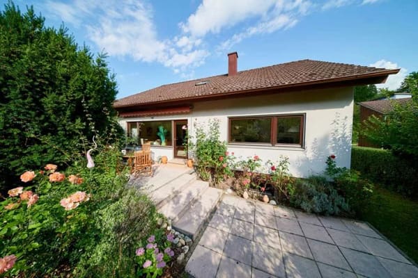 Immobilie in Künzelsau - Großzügiges Einfamilienhaus mit Wohlfühlcharakter und Garten in gefragter Lage von Künzelsau - Bild 1