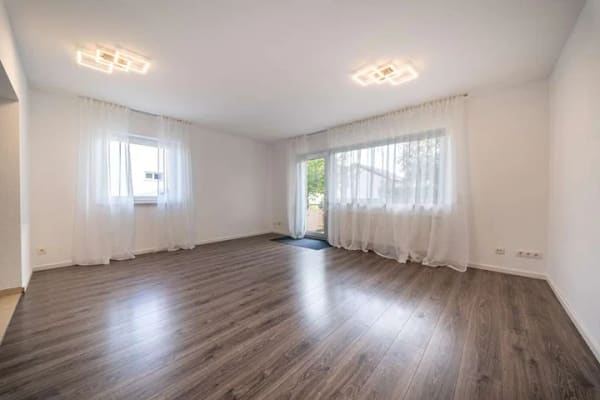 Immobilie in Kastellaun - Großzügige Hochparterre-Wohnung mit neuen Fenstern und sonnigem Balkon - Bild 2