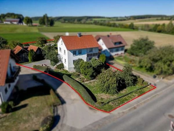 Immobilie in Erolzheim - Landleben mit Perspektive – Einfamilienhaus auf über 2.000 m² Grund - Bild 0