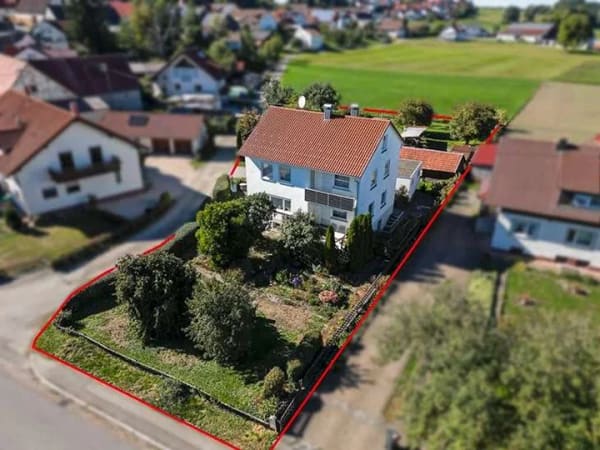 Immobilie in Erolzheim - Landleben mit Perspektive – Einfamilienhaus auf über 2.000 m² Grund - Bild 1