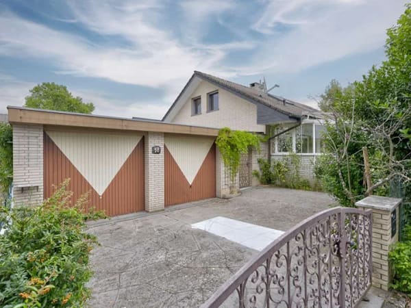 Immobilie in Efringen-Kirchen - Großzügiges Klinkerhaus mit Hallenbad und Sauna - Bild 0