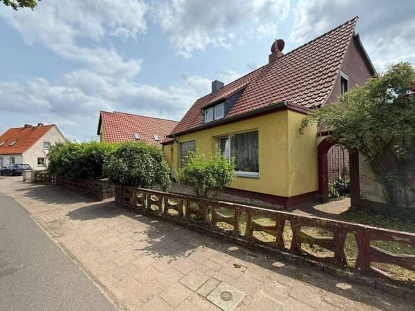 Immobilie in Heemsen - Renditeobjekt: Gepflegtes Mehrfamilienhaus mit 7 Wohneinheiten & optionalem Baugrundstück in Heemsen - Bild 0