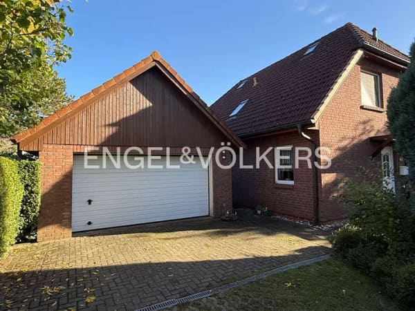 Immobilie in Elmenhorst/Lichtenhagen - Familiendomizil in Elmenhorst/Lichtenhagen - großzügig, mit Garten, Terrasse und Doppelgarage – n... - Bild 1