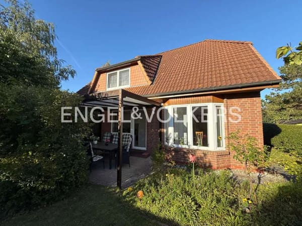 Immobilie in Elmenhorst/Lichtenhagen - Familiendomizil in Elmenhorst/Lichtenhagen - großzügig, mit Garten, Terrasse und Doppelgarage – n... - Bild 3
