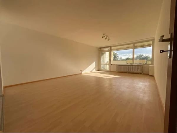 Immobilie in Durmersheim - Großzügige 2-Zimmer-Eigentumswohnung mit Balkon, Weitblick sowie Schwimmbad & Sauna - Bild 1