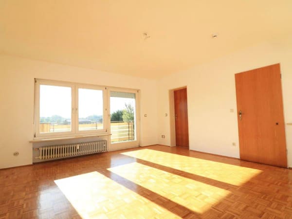 Immobilie in Freilassing - Teilvermietetes Mehrfamilienhaus in sehr schöner Lage mit großzügigem Grundstück und Alpenblick - Bild 3