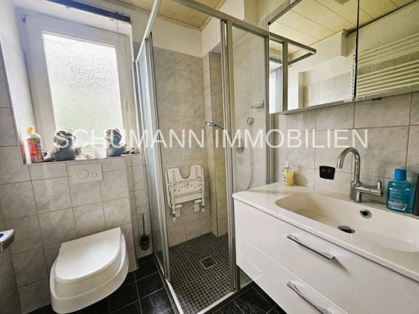 Immobilie in Wilhelmshaven - Dreifamilienhaus auf 1.180 m² Erbpachtgrundstück in F'groden-Sackgassenlage- - Bild 2