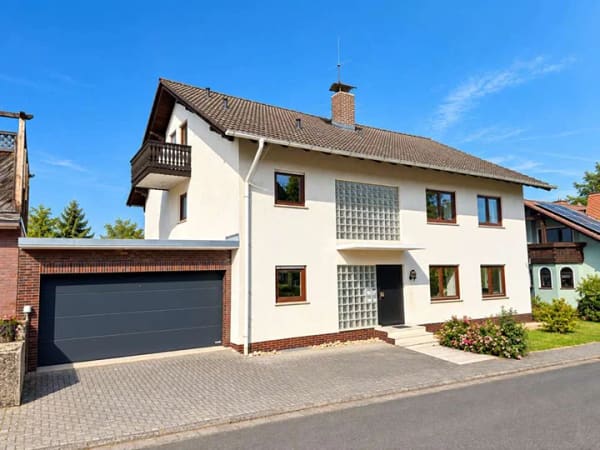Immobilie in Eschau - Ihre Chance: Großzügiges Zweifamilienhaus mit gigantischem Ausblick! - Bild 0