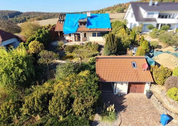 Immobilie in Hüffenhardt - Sanieren, gestalten, verwirklichen – Mediterranes Wohnhaus in Feldrandlage - Bild 0