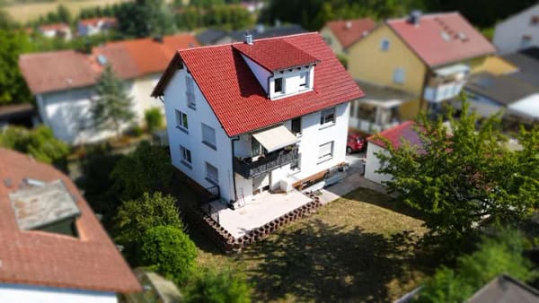 Immobilie in Memmelsdorf - Gepflegtes Dreifamilienhaus – vielseitiges Wohnkonzept für Eigennutzer und Kapitalanleger - Bild 1