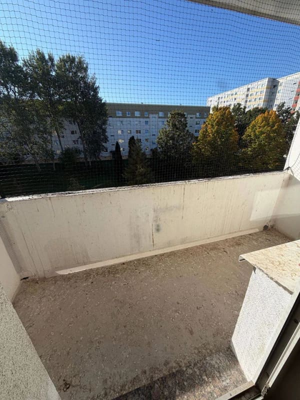 Immobilie in Gera - Attraktive 4-Zimmer-Wohnung mit Südbalkon zum Selbstgestalten – günstiger Kaufpreis in Gera-Lusan! - Bild 3
