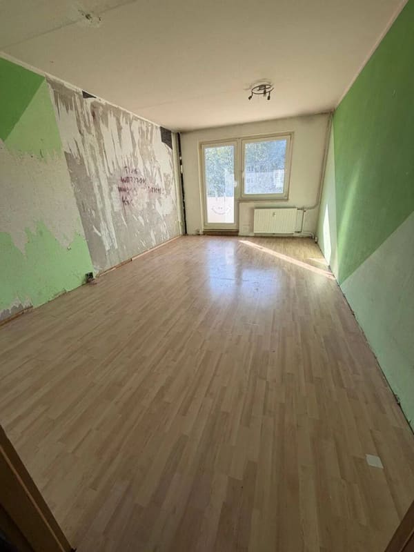 Immobilie in Gera - Attraktive 4-Zimmer-Wohnung mit Südbalkon zum Selbstgestalten – günstiger Kaufpreis in Gera-Lusan! - Bild 4