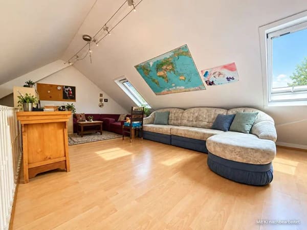 Immobilie in Hofkirchen - Wohnen mit dem gewissen Extra – charmante Maisonette mit großer Galerie und Südbalkon! - Bild 2