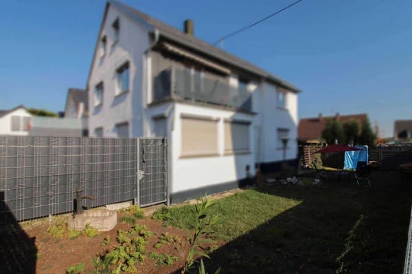 Immobilie in Illerkirchberg - Laufend instand gehaltenes Dreifamilienhaus mit großzügigem Grundstück in Illerkirchberg - Bild 1