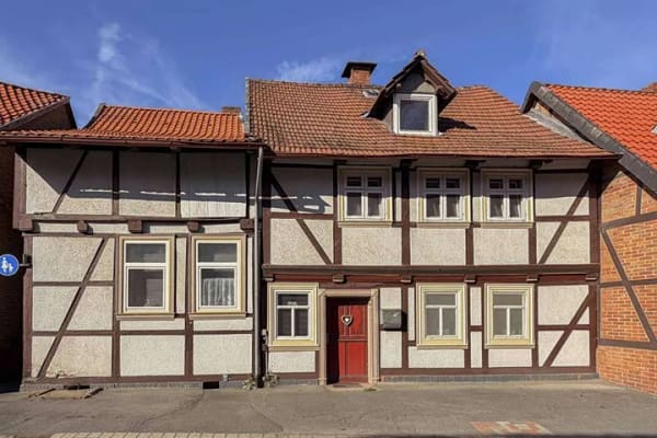 Immobilie in Schladen-Werla - Charmantes denkmalgeschütztes Reihenendhaus mit Garten in der historischen Altstadt von Hornburg - Bild 0