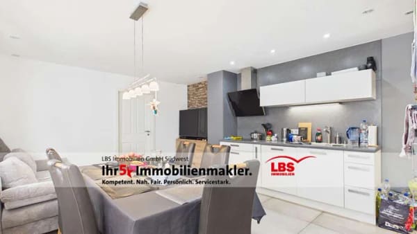 Immobilie in Steinfeld - Umfassend saniertes Zweifamilienhaus mit zwei modernen 3-Zimmer-Wohnungen! - Bild 2