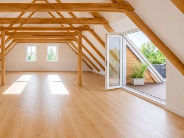 Immobilie in Falkensee - Viel Platz für Ihre Ideen – Haus mit Garten und großzügiger Ausbaureserve - Bild 0