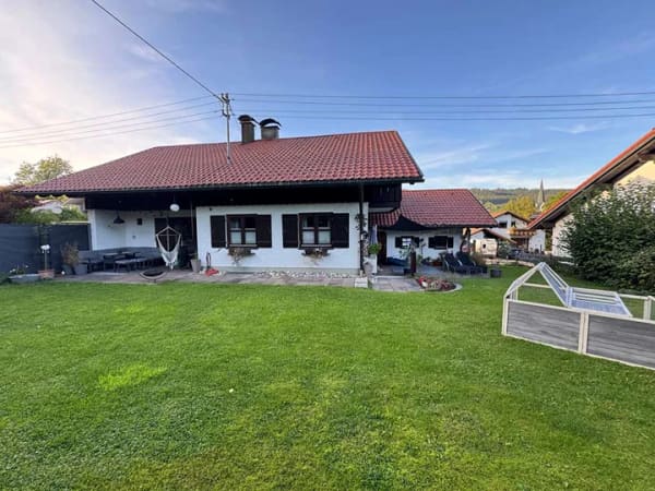 Immobilie in Weitnau - Einfamilienhaus mit Bergblick, Sauna und großem Grundstück! - Bild 1