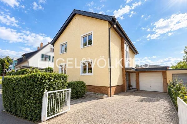 Immobilie in Eltville am Rhein - Eltville! Modernisiertes Zwei-Parteienhaus! - Bild 2