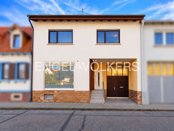 Immobilie in Walldorf - Großzügiges Wohnhaus mit sonnigem Garten und überdachter Dachterrasse - Bild 0