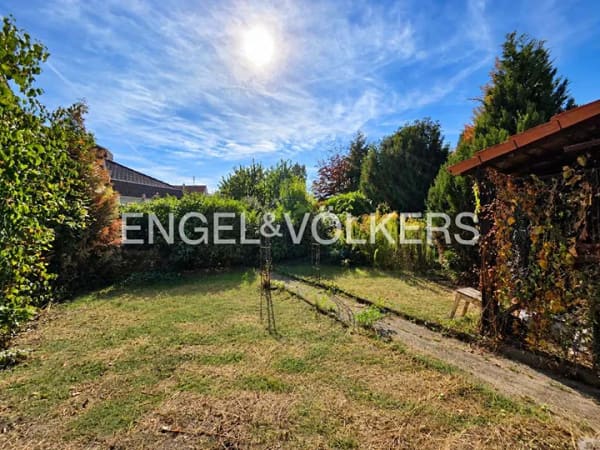 Immobilie in Walldorf - Großzügiges Wohnhaus mit sonnigem Garten und überdachter Dachterrasse - Bild 1