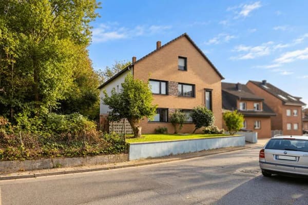 Immobilie in Korschenbroich - Gepflegtes Zwei- Dreifamilienhaus mit Garage in Korschenbroich - Bild 1