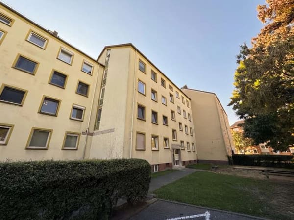 Immobilie in Bischofsheim - 3-Zimmer-Wohnung unvermietet mit Stellplatz und Gestaltungspotenzial in Bischofsheim - Bild 0