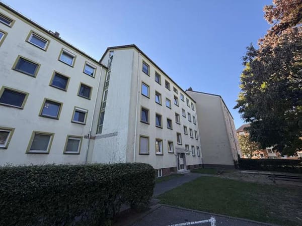 Immobilie in Bischofsheim - 3-Zimmer-Wohnung unvermietet mit Stellplatz und Gestaltungspotenzial in Bischofsheim - Bild 1