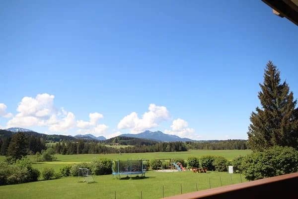 Immobilie in Seeg - Geheimtipp Urgemütliche DG-Ferienwohnung: Natur pur – Bergblick inklusive! - Bild 3