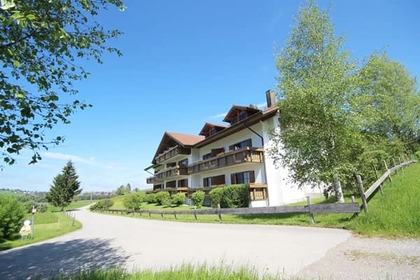 Immobilie in Seeg - Geheimtipp Urgemütliche DG-Ferienwohnung: Natur pur – Bergblick inklusive! - Bild 4