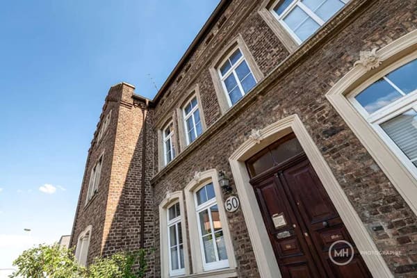 Immobilie in Hennef (Sieg) - MANNELLA *Mehrgenerationenwohnen für die ganze Familie*  3-Parteienhaus im Herzen von Hennef! - Bild 2