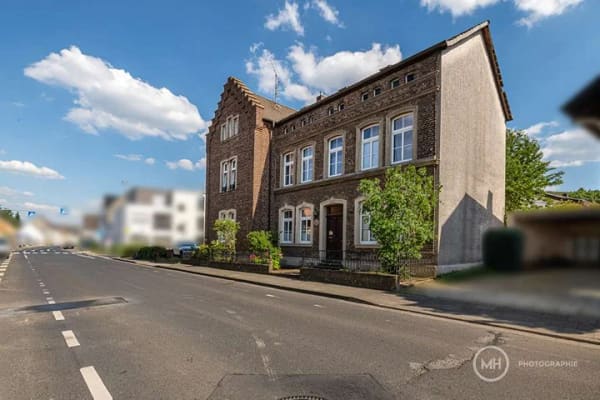 Immobilie in Hennef (Sieg) - MANNELLA *Mehrgenerationenwohnen für die ganze Familie*  3-Parteienhaus im Herzen von Hennef! - Bild 3